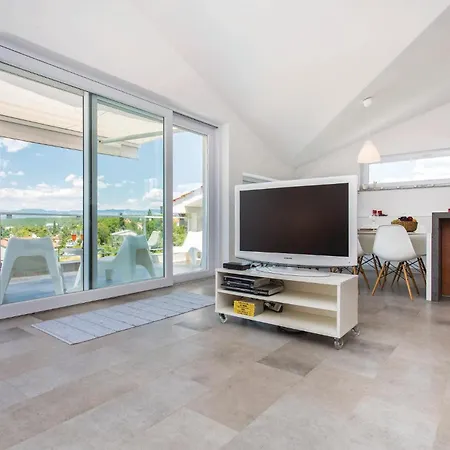 Amazing In With House Sea View דירה *
